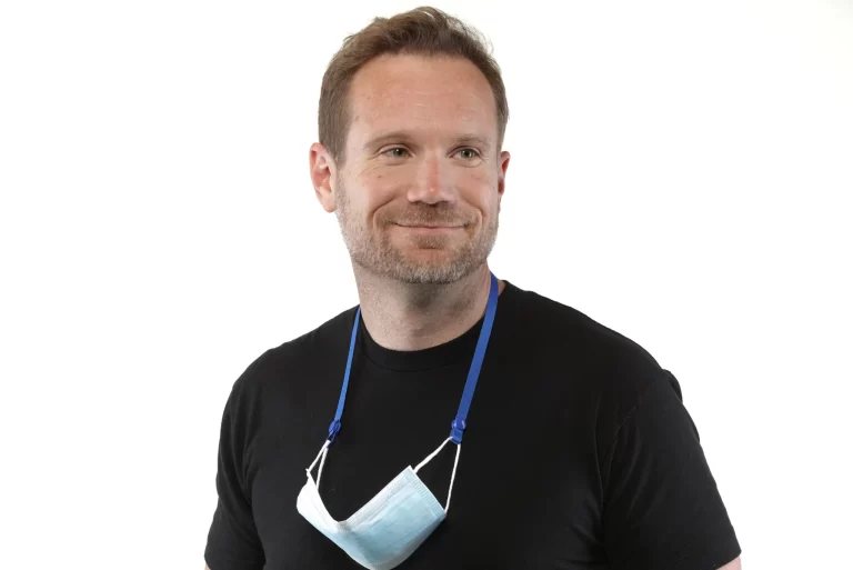 Geoff Wilson’s Mysterious Card Deal Sparks Controversy in the Hobby World