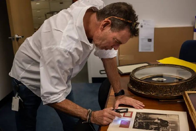 John Reznikoff, autograph authenticator and consultant